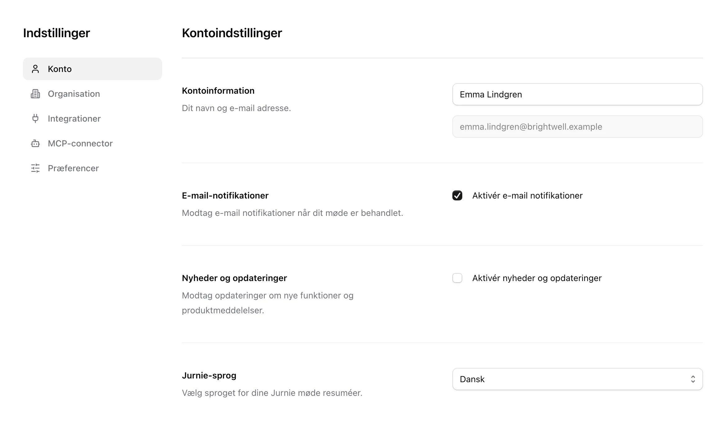 Fanen Konto i Indstillinger med kontoinformation, e-mailindstillinger, Jurnie-sprog og standardskabelonen til resuméer