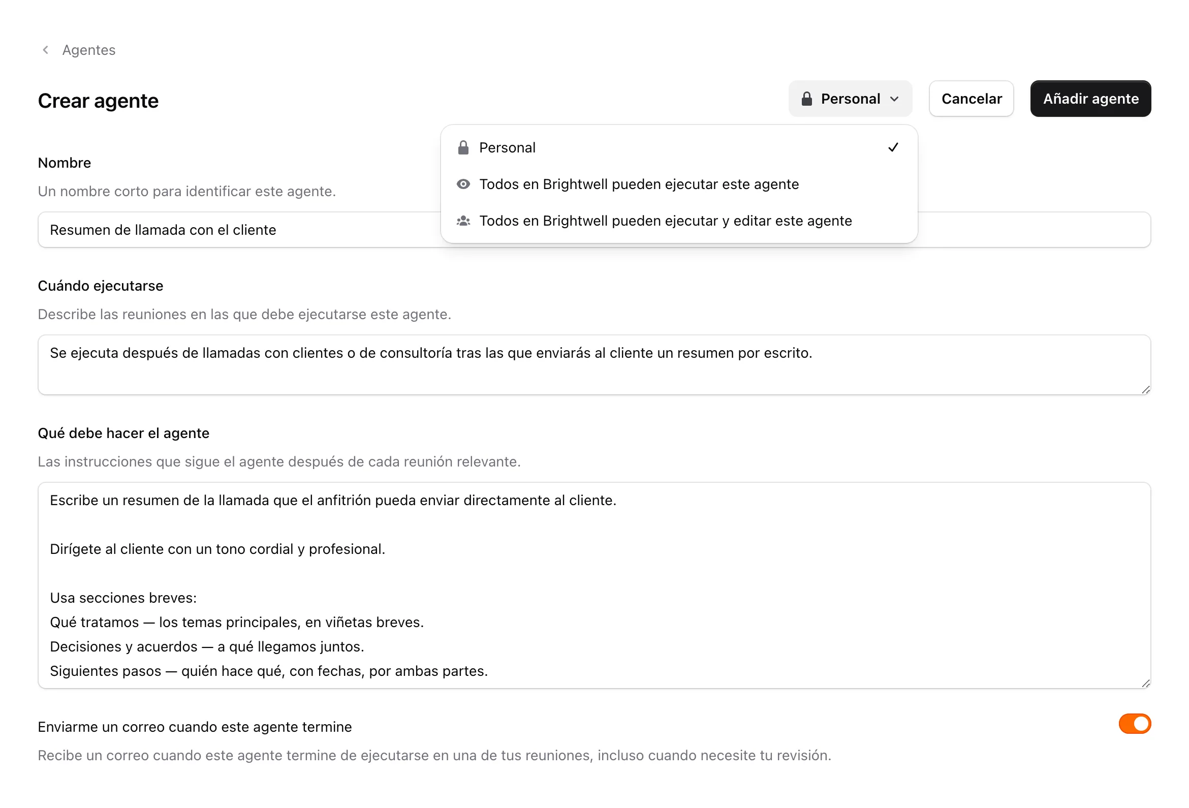 La página para crear un agente con sus campos, el interruptor de correo y el menú de alcance abierto