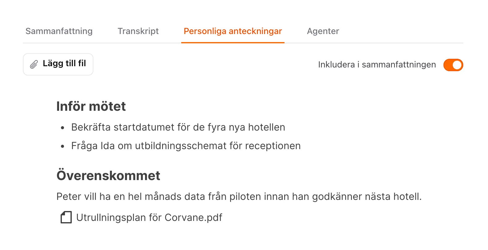 Personliga anteckningar på ett möte, med rubriker, en lista, en bifogad PDF och reglaget Inkludera i sammanfattningen